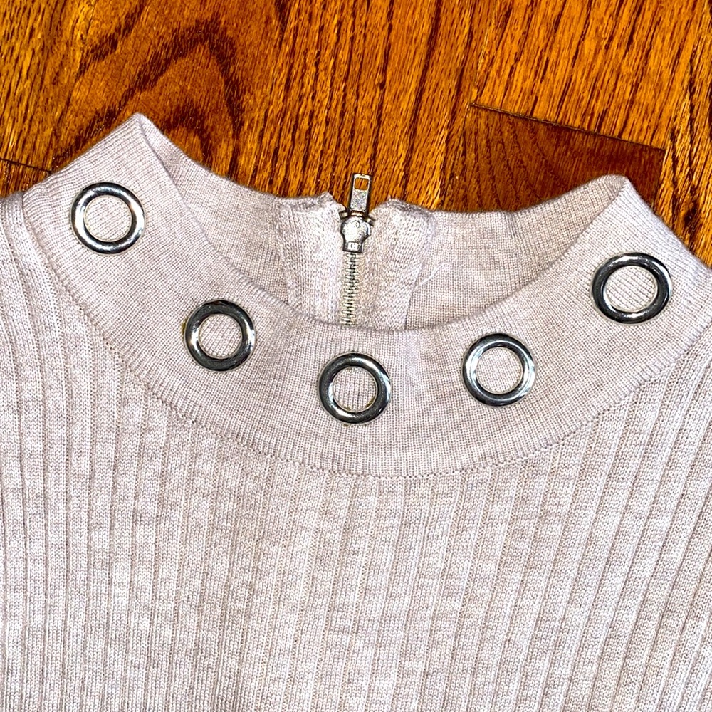 Gray knit sleeveless sweater, size large by 89th & Madison